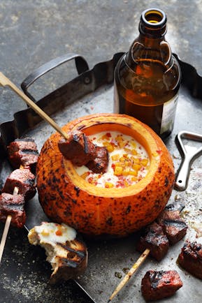 Goldener Herbst: So vielseitig kannst du Kürbis grillen