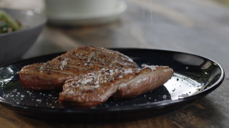 En festmiddag på grillen – snabbt, enkelt och gott - Grillat ankbröst