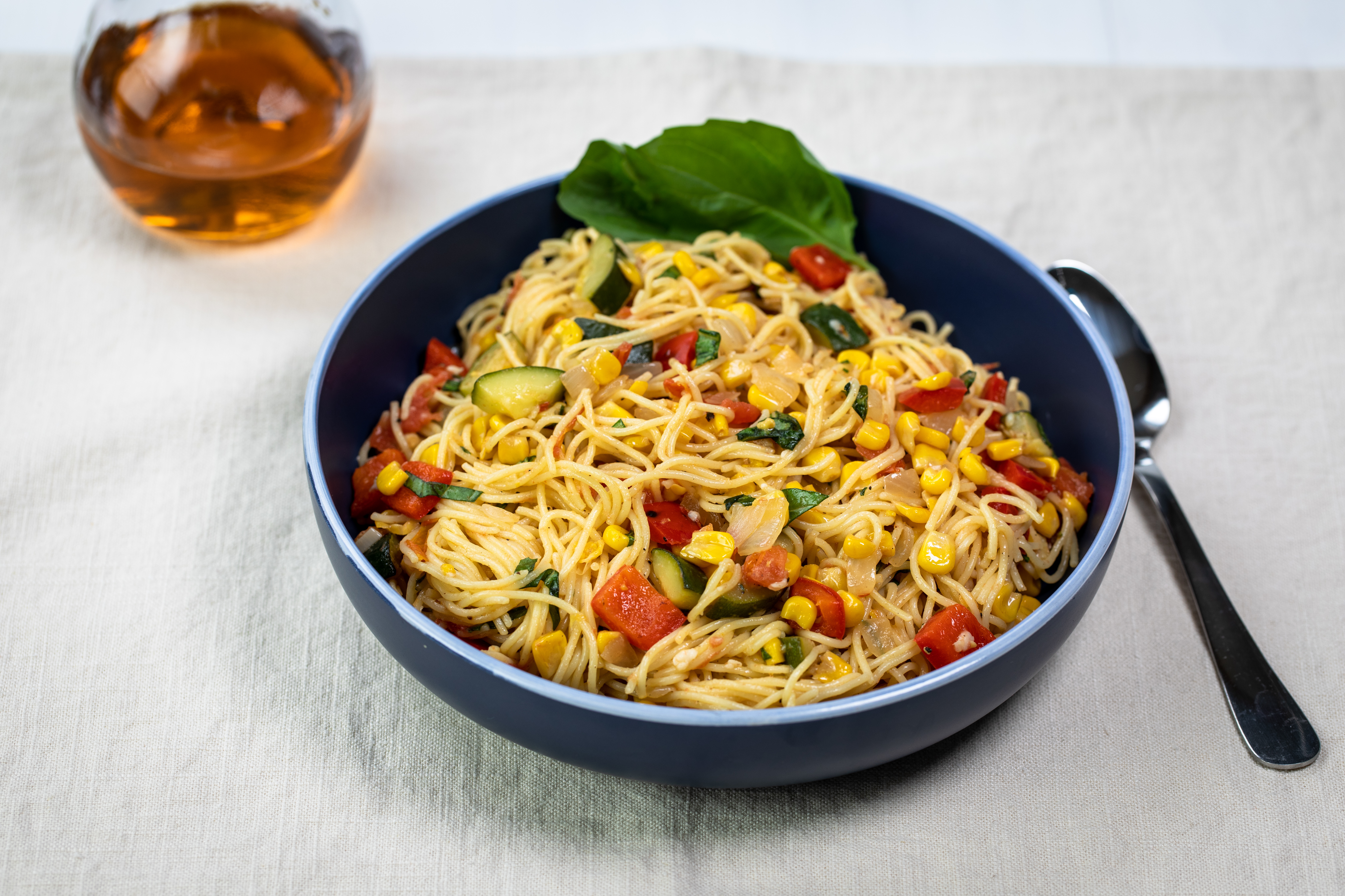 Engelshaar Pasta Mit Gemüse Und Basilikum