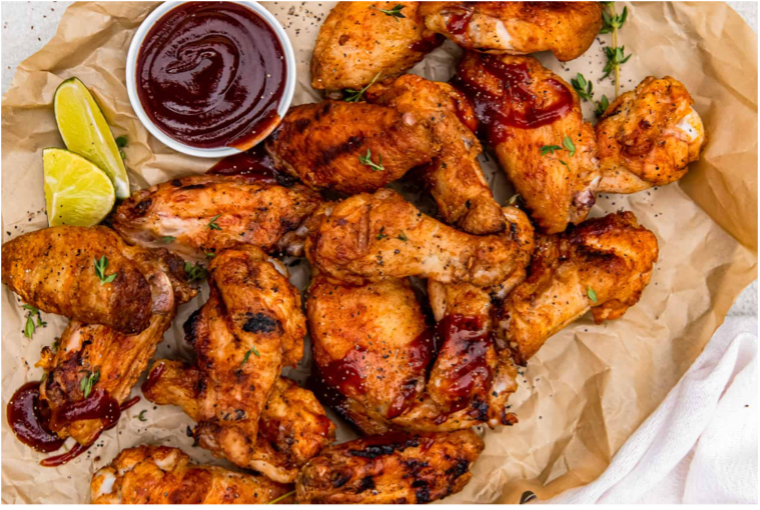 Ailes de poulet fumées avec sauce barbecue