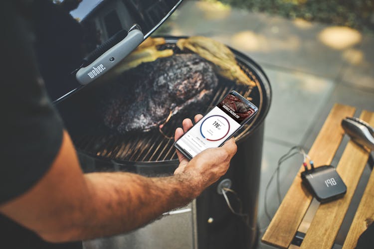 https://content-images.weber.com/content/blog/Behind-the-Grill/Connect_App_2.0_Feature_Hub_Brisket.jpg?auto=compress,format&w=750