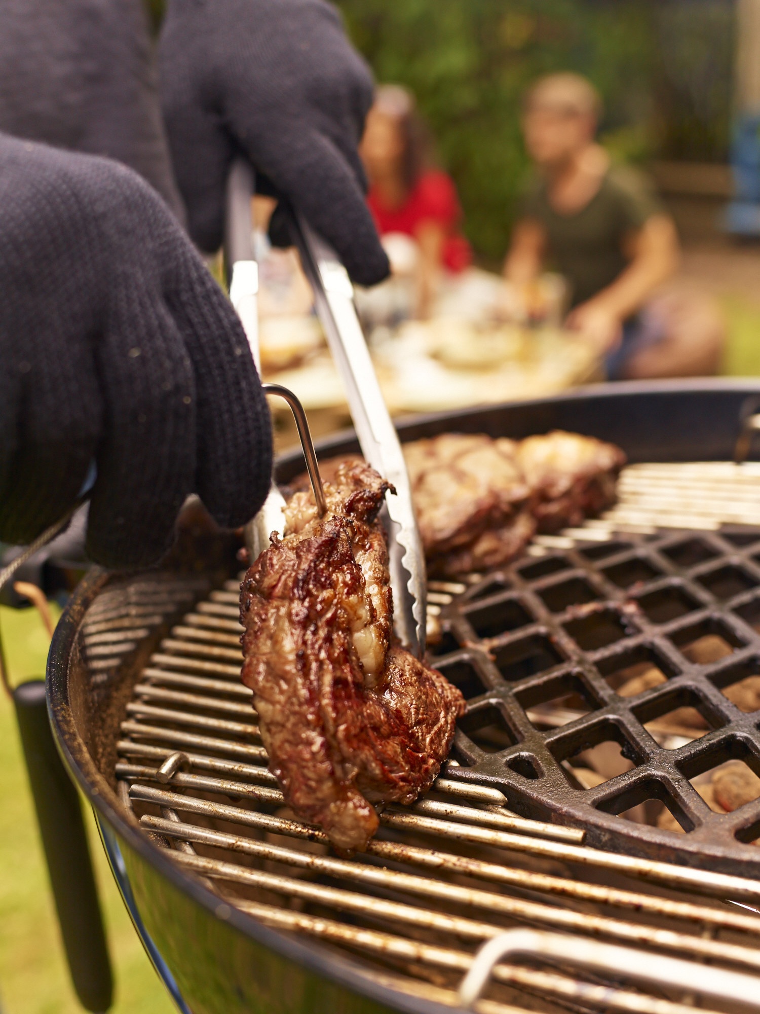 Cooking steak hotsell on weber