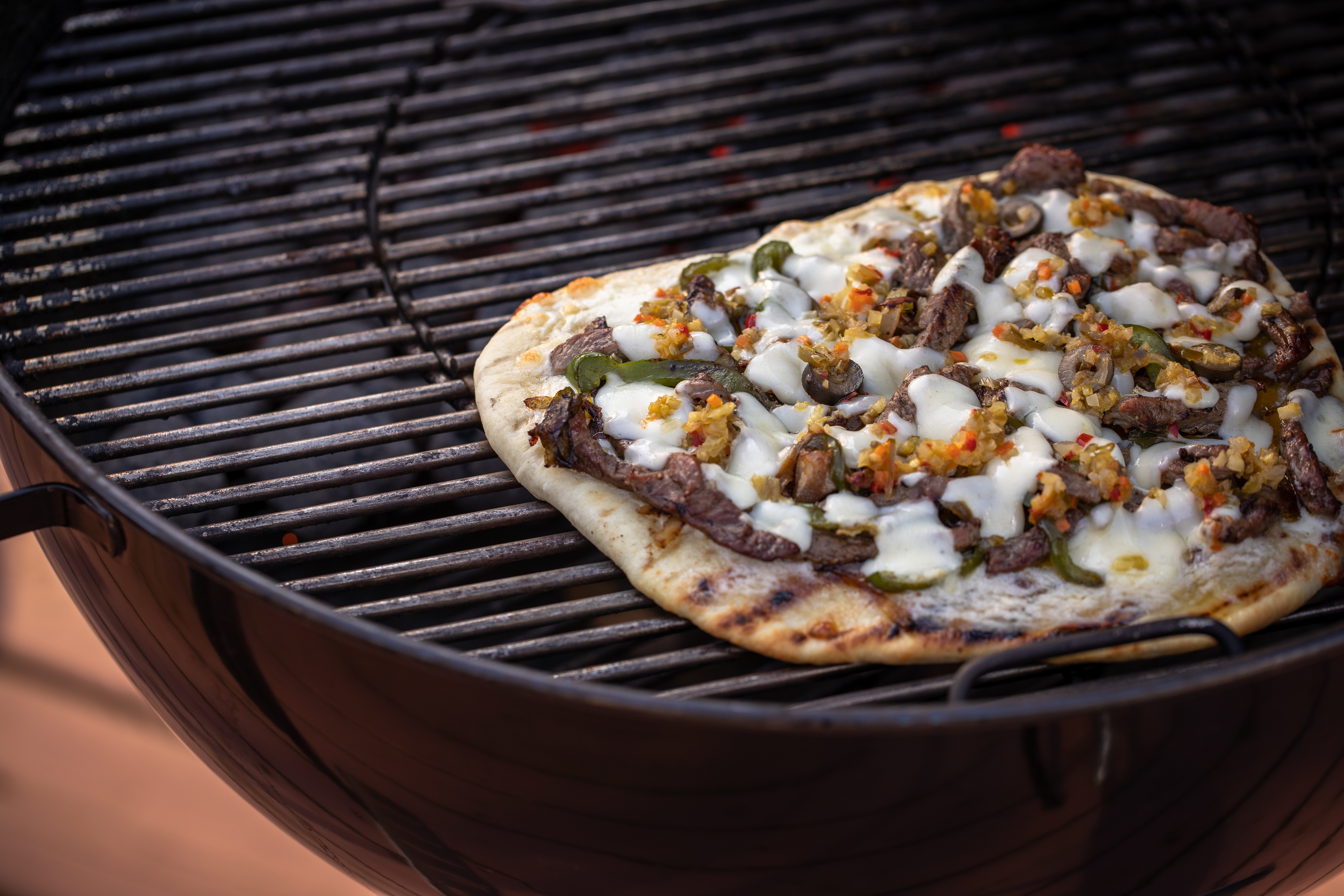 Cooking pizza on charcoal clearance grill