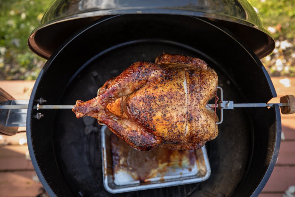 fordøje replika Tutor How to Rotisserie a Turkey with a Fan Favorite Recipe | Grilling  Inspiration | Weber Grills