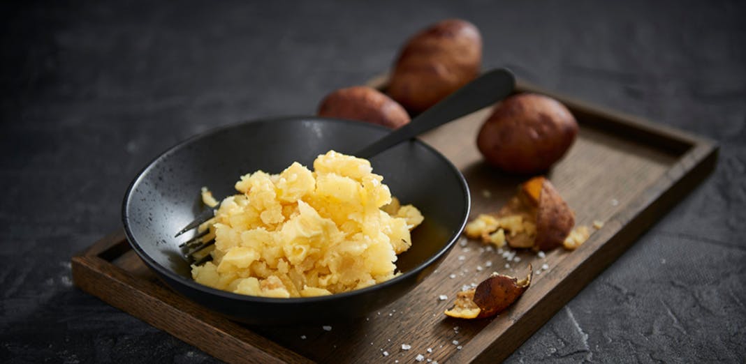 Du willst für die nächste Kartoffeln grillen? Lass dich von unseren 6 leckeren Rezepten inspirieren und beeindrucke deine Gäste mit kreativen Ideen.