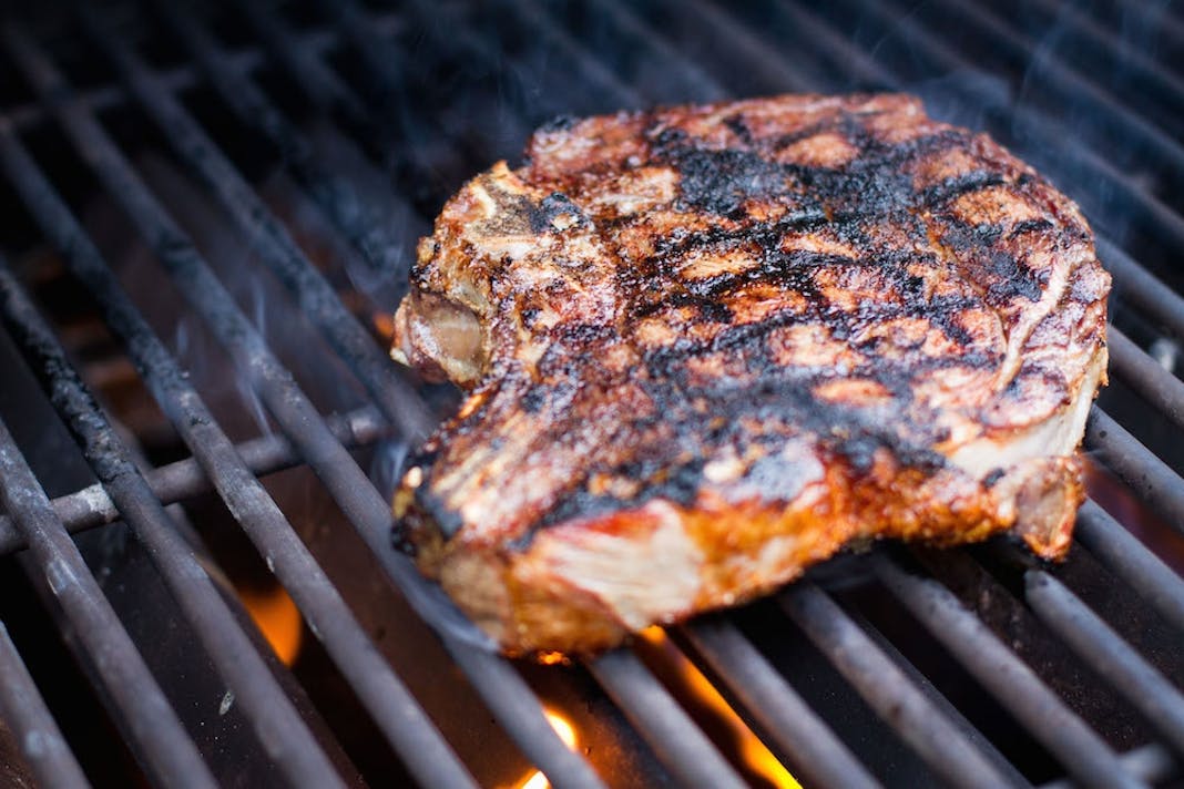 Take it from @jimmylsbbq: “There is only one way to improve Nebraska beef,  and Weber Seasonings is the answer” 🔥 What's your favorite cut…