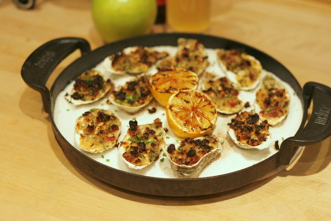 https://content-images.weber.com/content/blog/hero-images/5631109354f74_finished-oysters-6-copy.JPG?w=1068&fit=crop&auto=compress,format