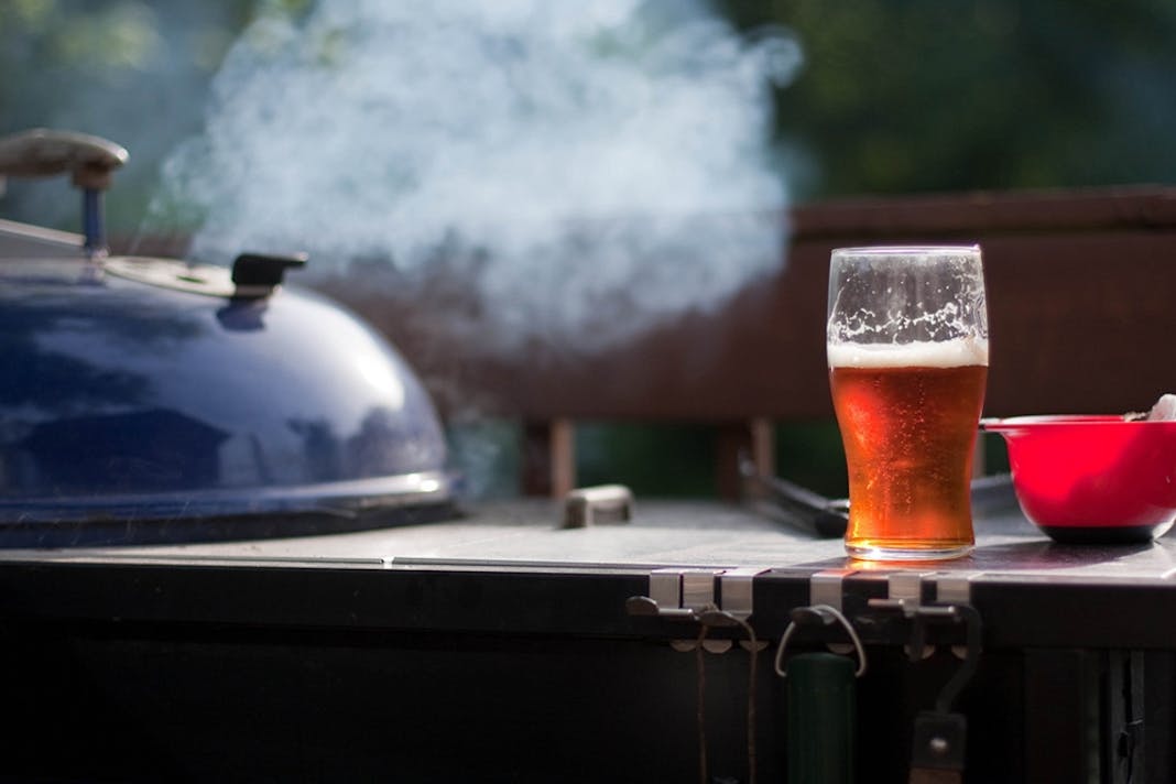 Slepen Koppeling kool The 3 C's of Grilling With Beer | Tips & Techniques | Weber Grills
