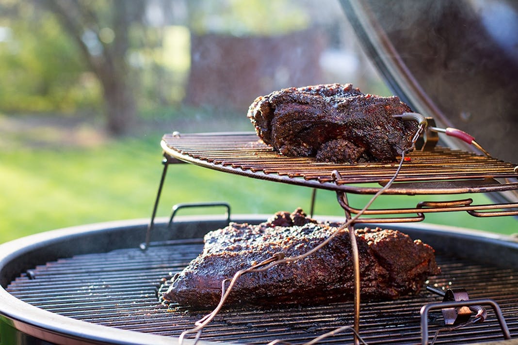 Top Tips For Smoking A Bomb Brisket Grilling Inspiration Weber