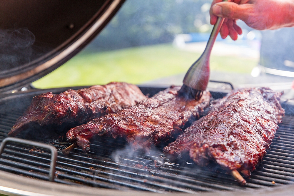 Cooking ribs outlet on charcoal grill