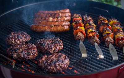 57cm Kettle Charcoal Barbecue Setup – Direct Cooking