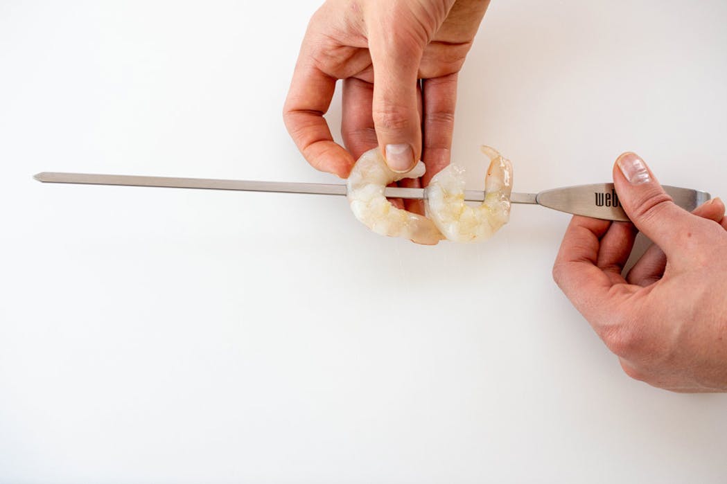 How To Thread Prawn Skewers 3