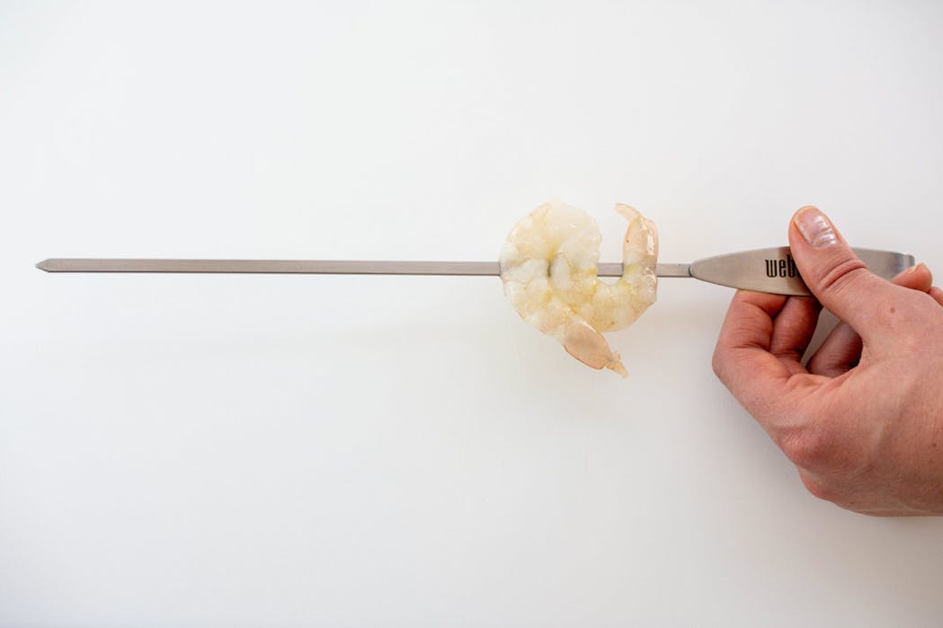 How To Thread Prawn Skewers 4