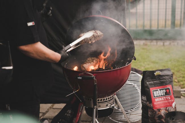 Stopp! Ikke sett grillen i garasjen – du kommer til å gå glipp av vinterens beste måltider!