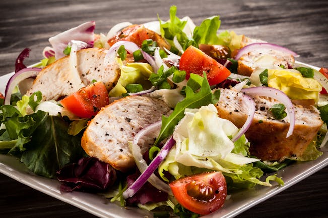 Salate zum Grillen: Frische Ideen für den Grillabend