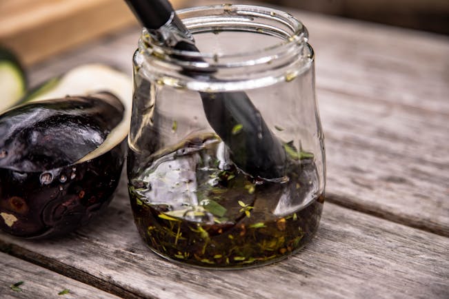 Grill-olie zelf maken? Fluitje van een cent!