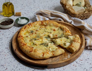 Quattro Formaggi Pizza