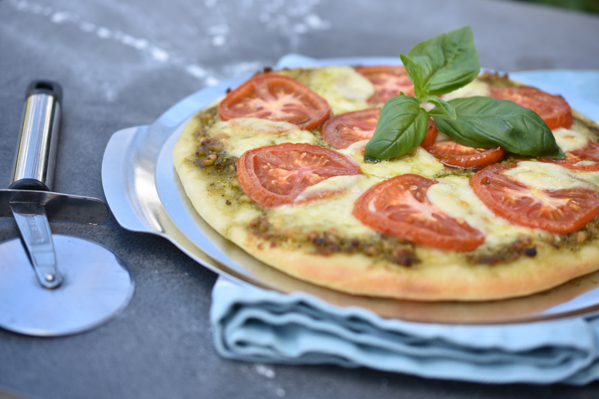 Tomato and Pesto Pizza
