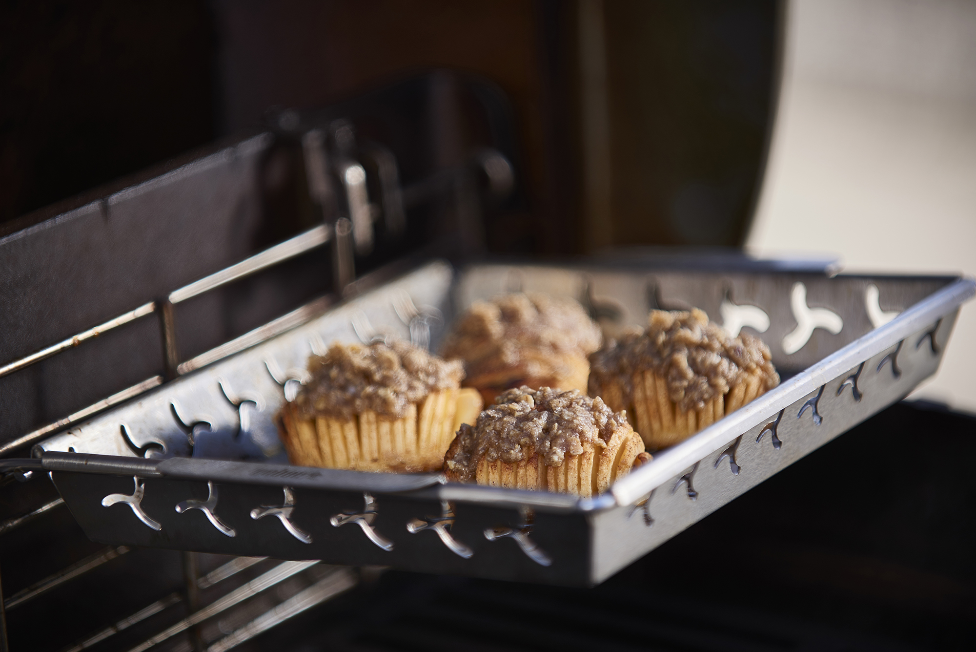 Winter Bbq New Hasselback Apples With Vanilla Sauce 12