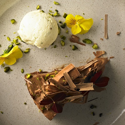 Gateau Marcel mit Vanilleeis