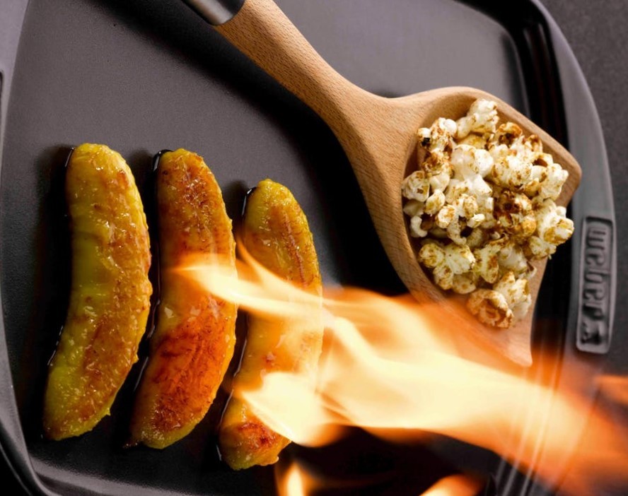 Bananes Flambees Bourbon Popcorn Au Caramel Barbecues Weber C Photo Rougereau Bd