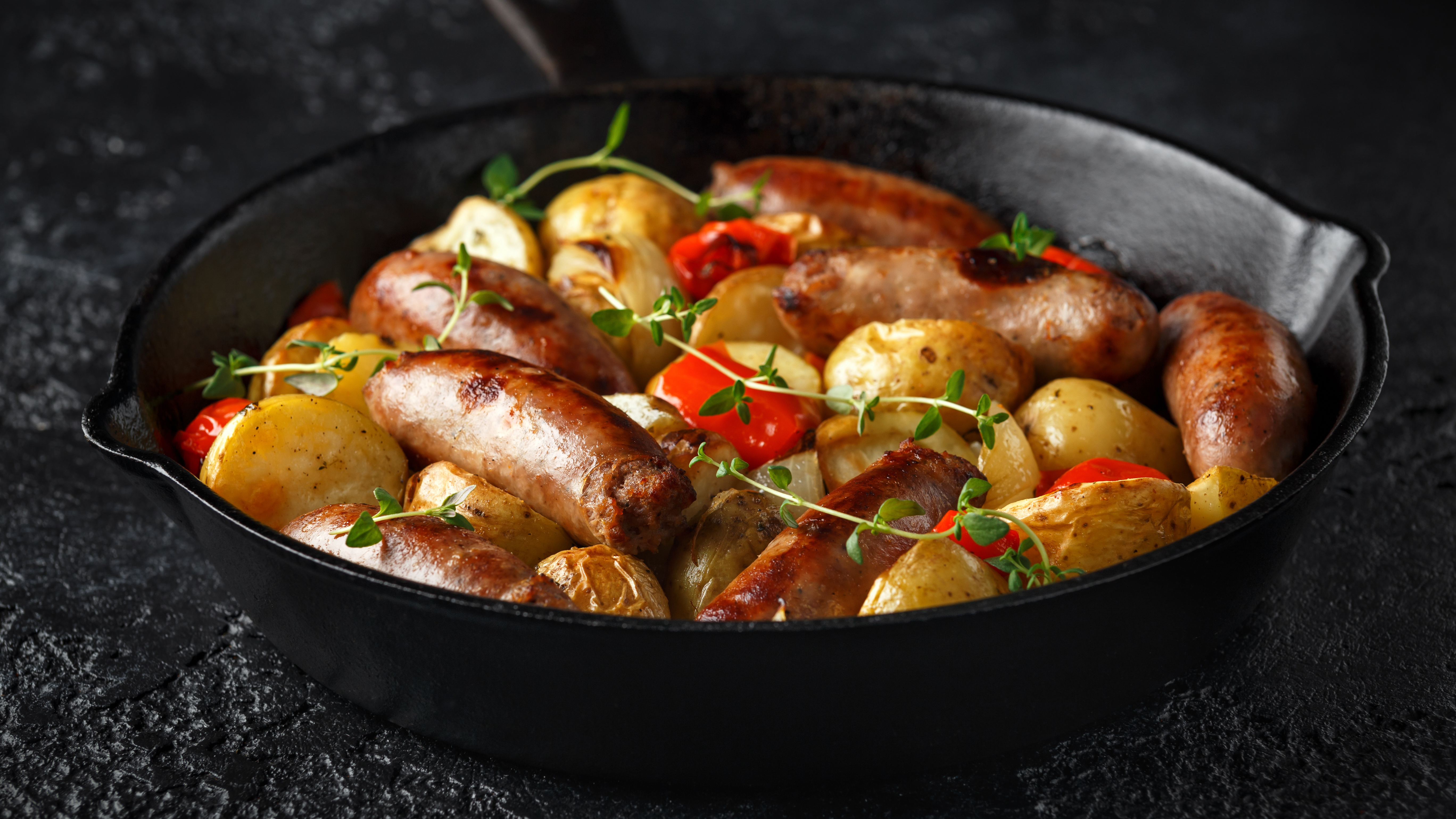 Bratwurst Auf Kartoffelragout