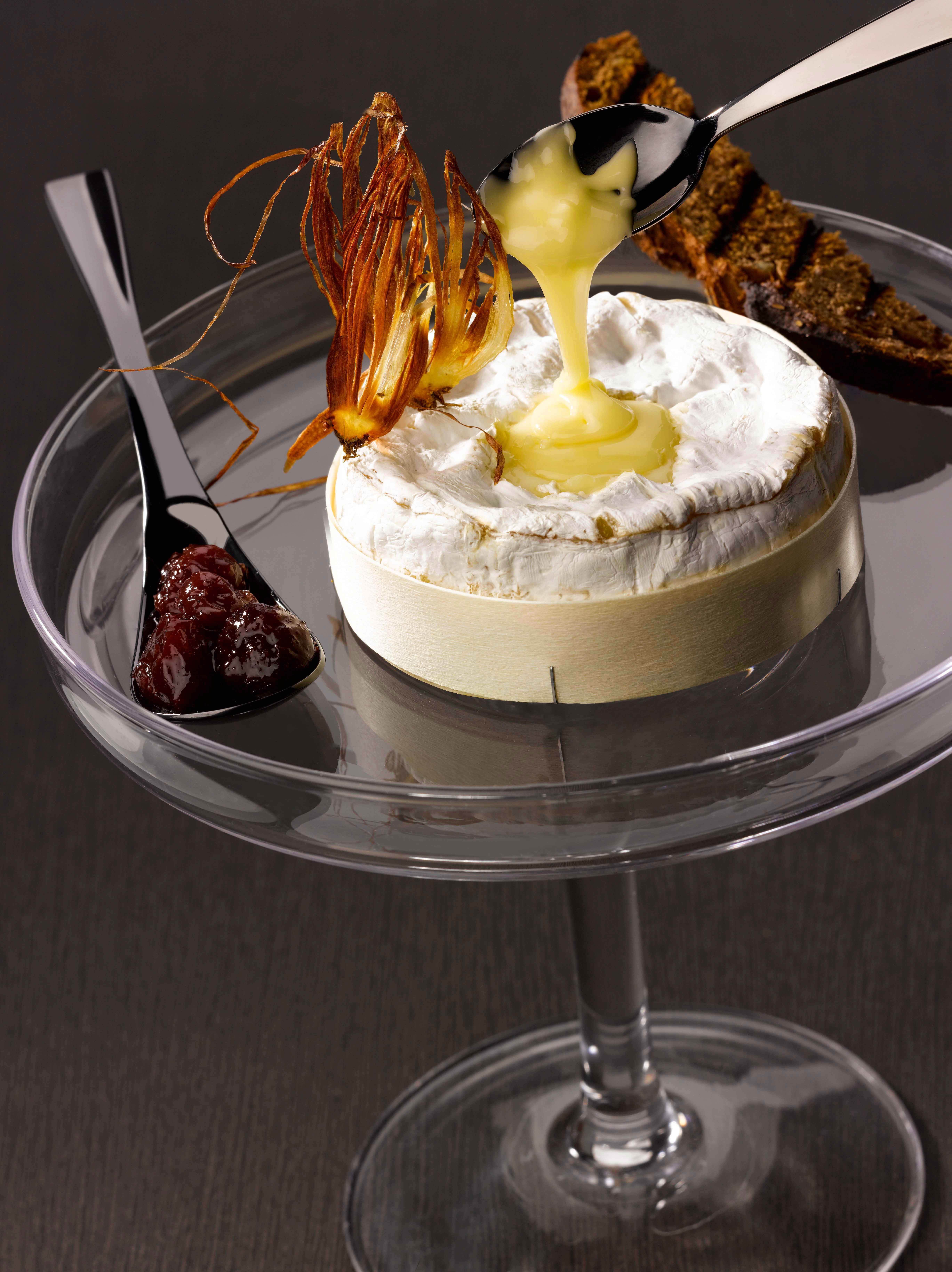 Camembert Chaud Barbecues Weber C Photo Rougereau Bd