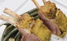 Carre Di Agnello In Crosta Di Pistacchi Salsa Allo Yogurt E Menta 750X750