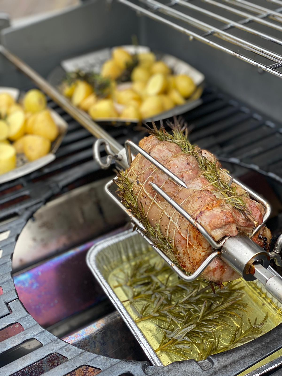 Rôti D’Agneau Aux Olives Et Romarin Pommes De Terres Grenailles