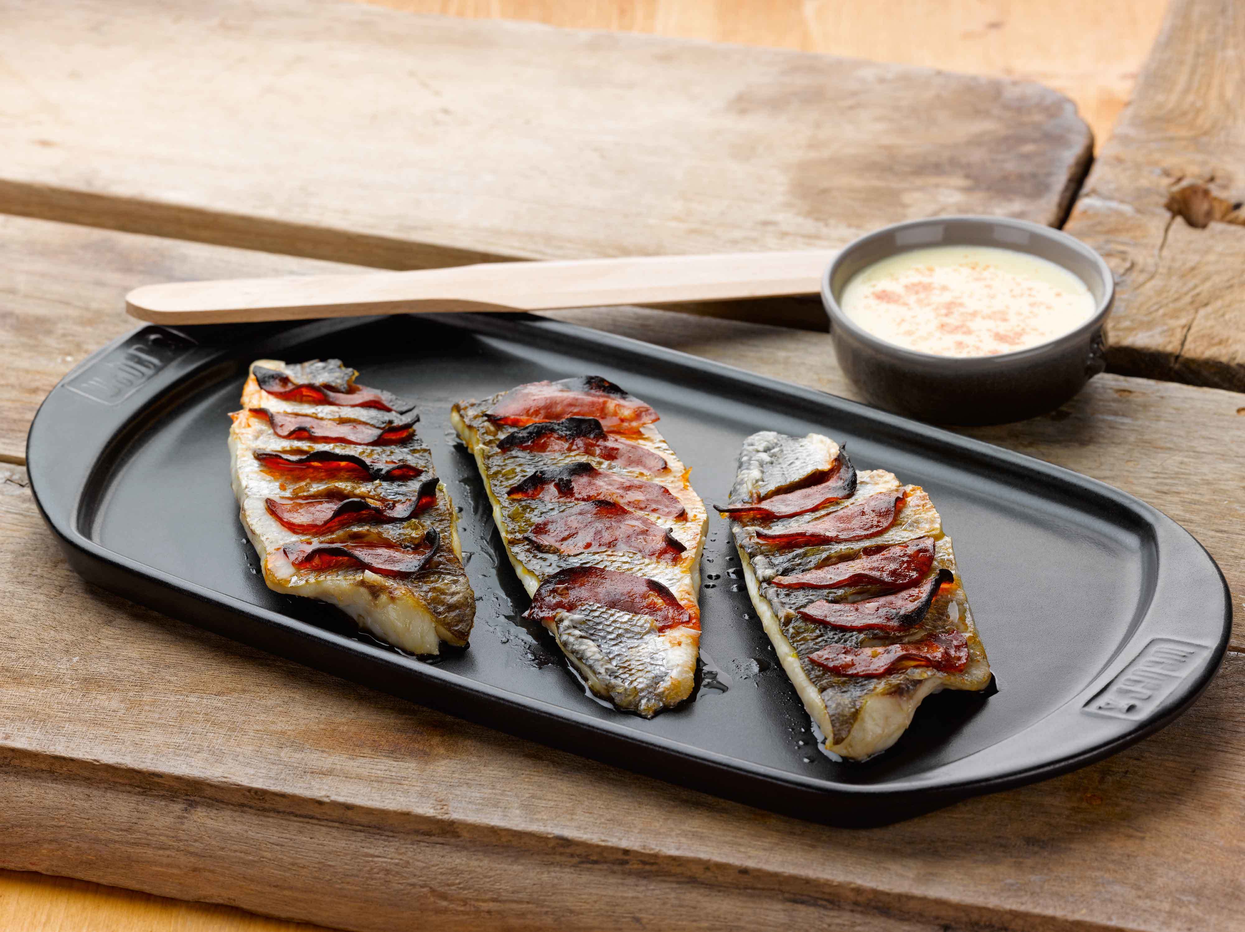 Filets De Bar En Croûte De Chorizo Beurre Au Piment D Espelette Barbecues Weber C Photo Rougereau Bd