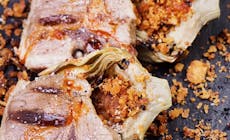 Fiorentine Di Agnello Con Carciofi Alla Griglia Briciole Di Pane Piccanti Olio Alla Paprika 750X750