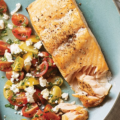 Geräucherter Lachs mit leckerem Salat