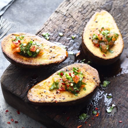 Gegrillte Avocadohälften