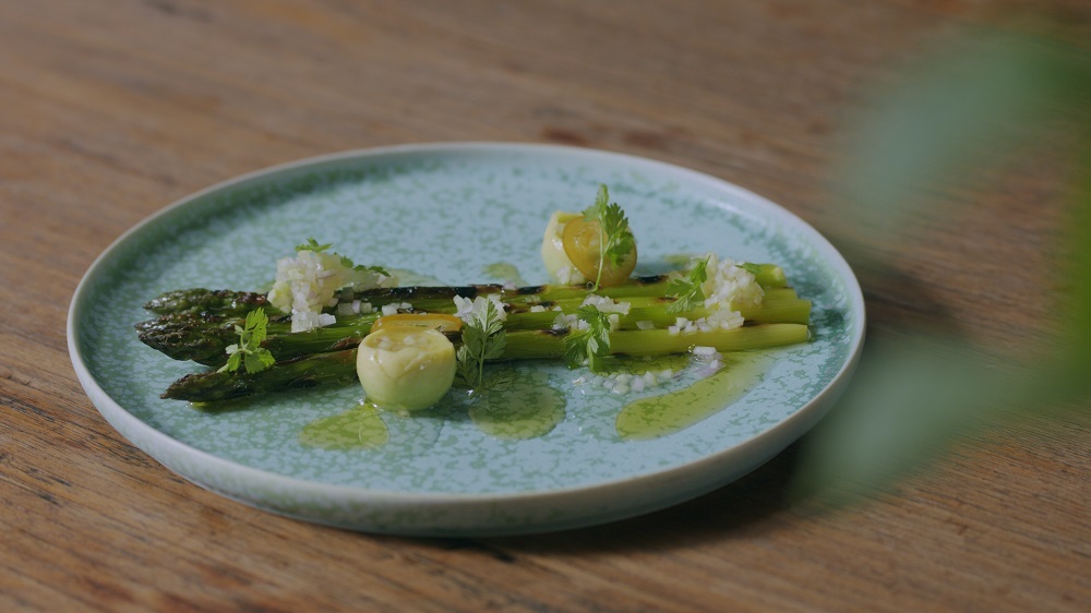 Grüner Spargel Tim Raue Klein