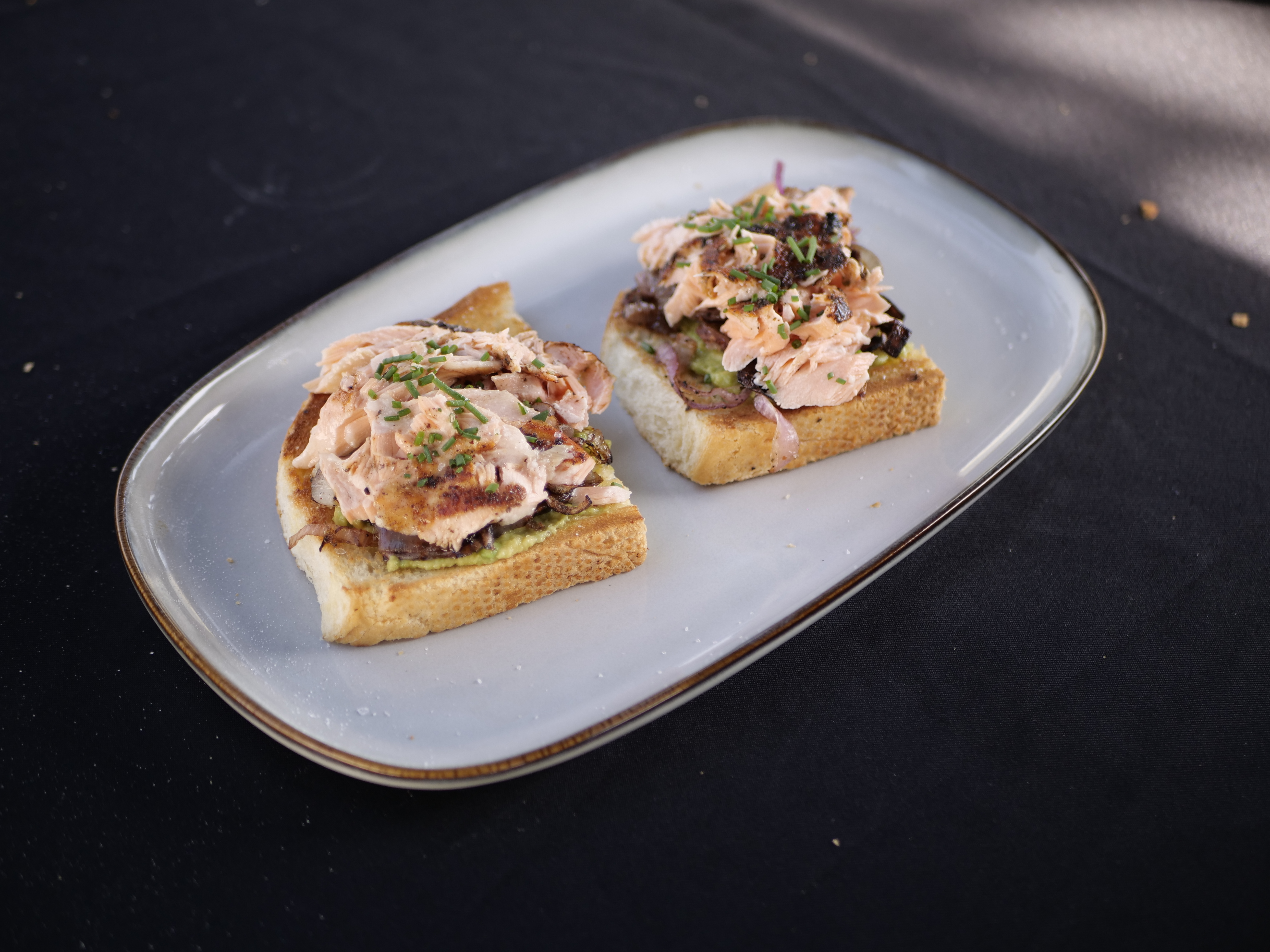 Avocado Toast Al Salmone