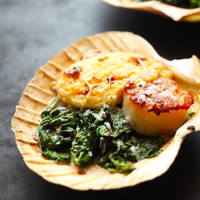 Jakobsmuscheln auf Spinatbett gratiniert