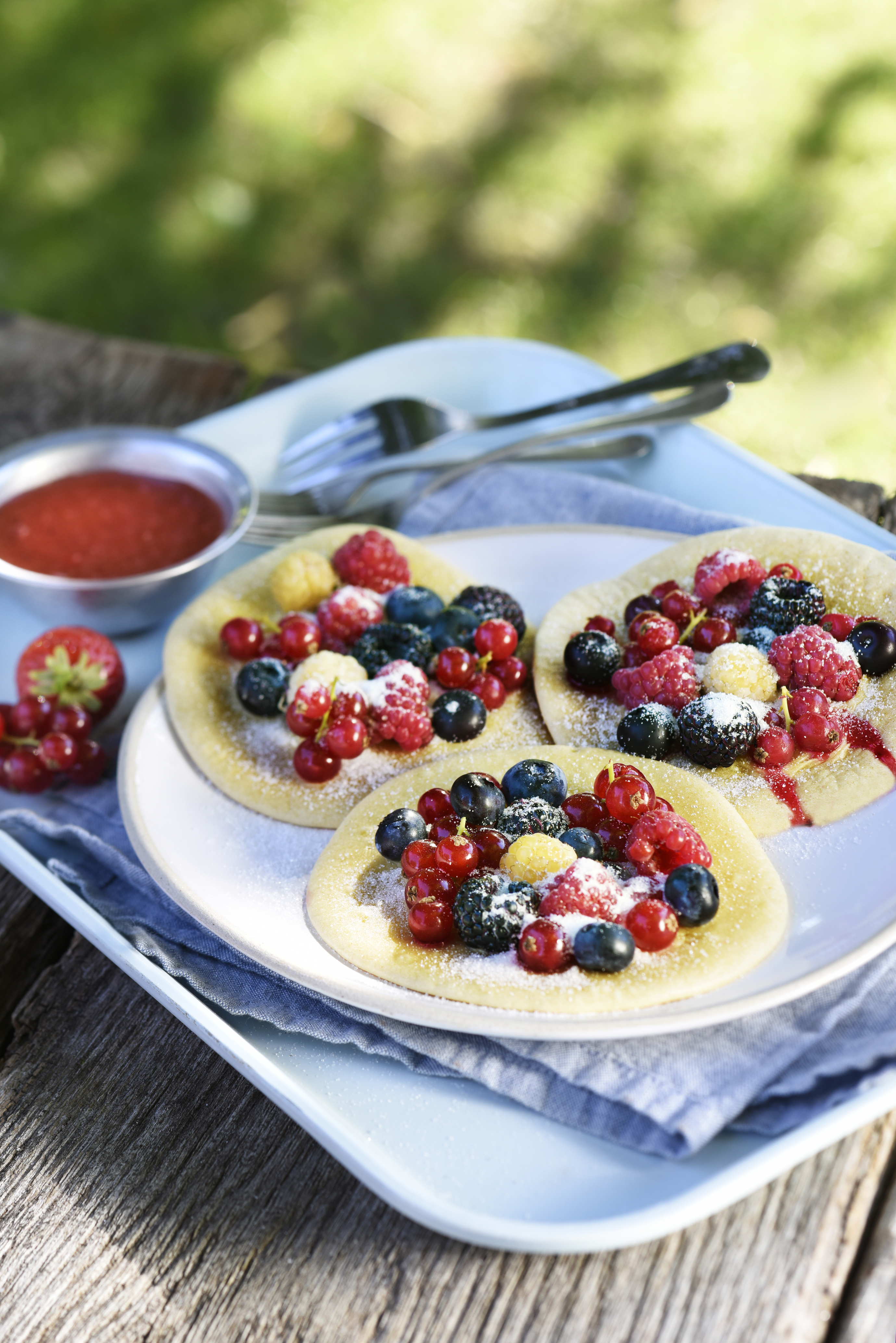 Pancakes Mit Beeren Und Erdbeercoulis