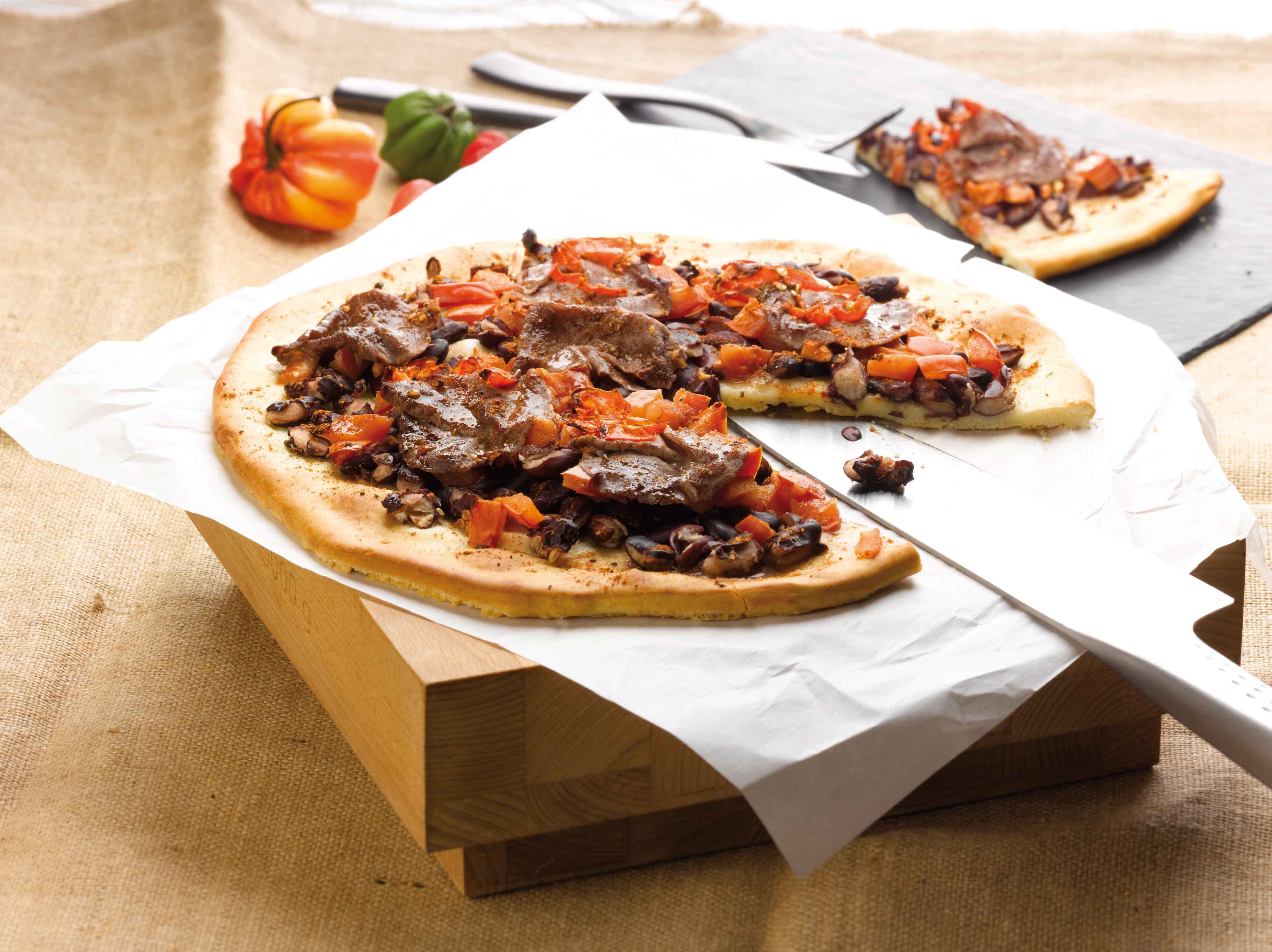 Pizza Carpaccio Au Boeuf Épicé Haricots Rouges Tomates Barbecues Weber Bd