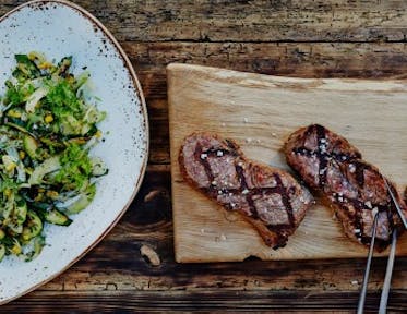 Steak with barbecued courgette and fennel salad