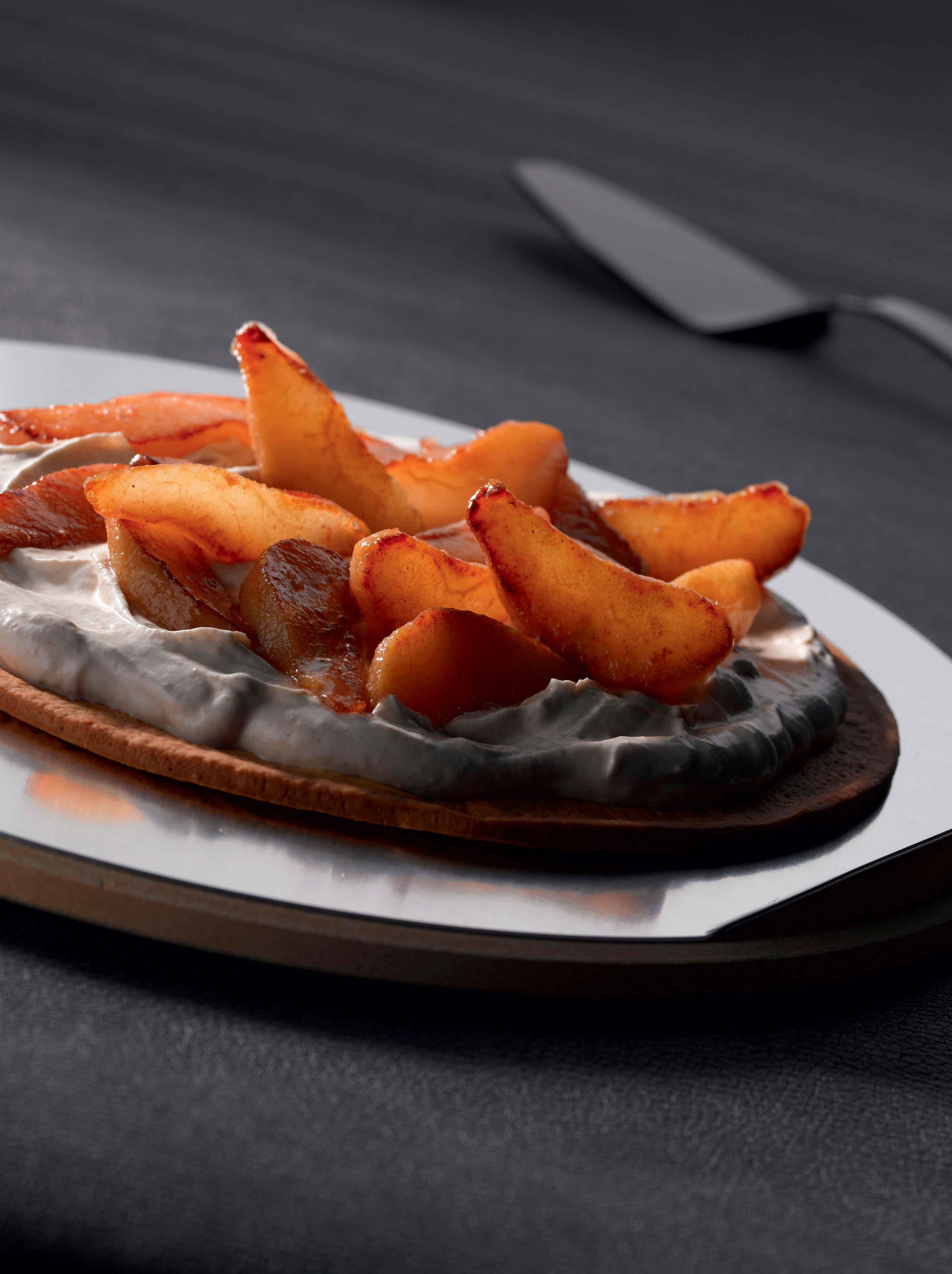 Tarte Aux Poires Flambée Crème De Marron Légère Barbecues Weber Bd