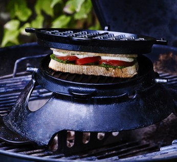 Tomato  Sandwich With  Pesto And  Mozzarella 346X318