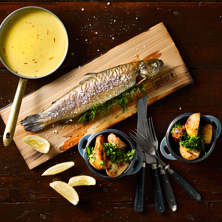 Truite Sur Planche En Cedre