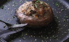 Weber  Can  Burger Con Provola E Speck 750X750