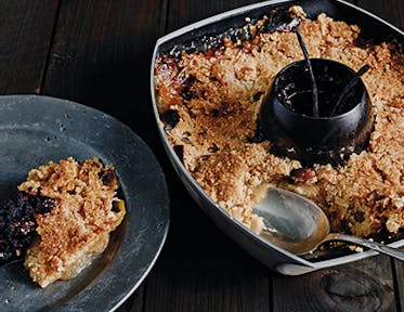 Äppelsmulpaj med bärkompott