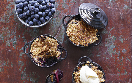 Blaabaer Pie Med Havretopping