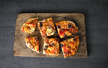 Focaccione Peperoni E Alici