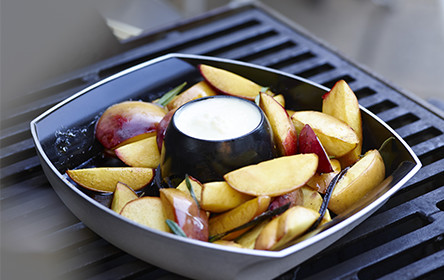 Grillade Nektariner Med Rosmarin Och Vit Choklad