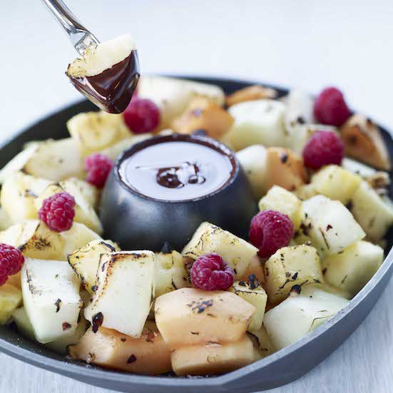 Grillede Frugter Med Chokoladesauce