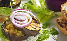 Hamburguesa De Berenjena Con Tzatziki 750X750