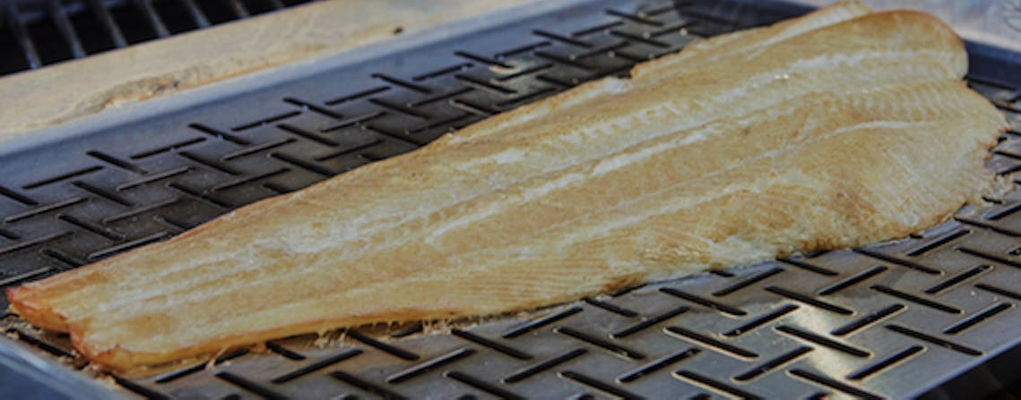 Koldroeget Hellefisk Med Cremefraichedressing